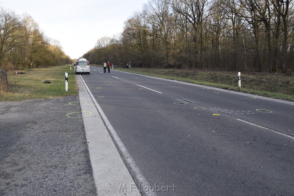 Schwerer VU Krad Fahrrad Koeln Porz Alte Koelnerstr P195.JPG - Miklos Laubert